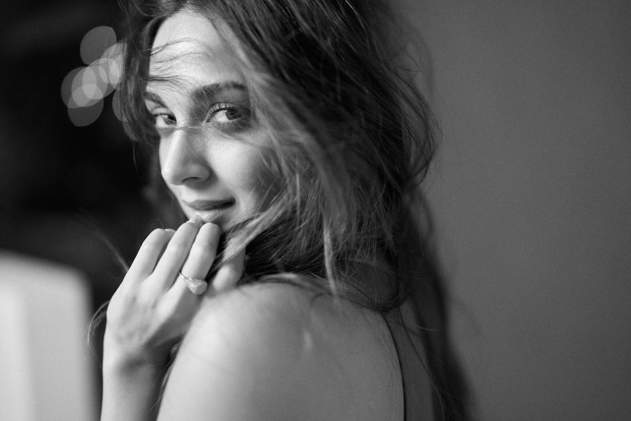 Kiara Advani Makes Hearts Skip A Beat In Her No Makeup Black And White Photos 864739