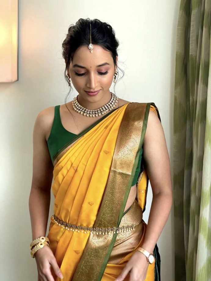 Lead The Trend In Back Neck Latest Blouse Design: Anupama Parameswaran, Tamannaah Bhatia & Srinidhi Shetty 858361