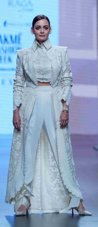 LFW 2023: Parineeti Chopra, Janhvi Kapoor to Malaika Arora B-town divas bedazzle the runway 861541