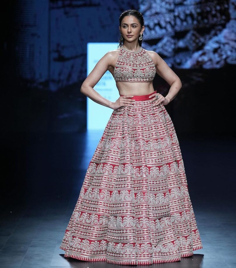 LFW 2023: Parineeti Chopra, Janhvi Kapoor to Malaika Arora B-town divas bedazzle the runway 861547