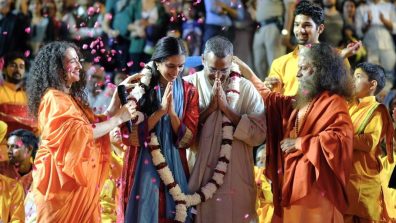 Madhu Mantena and his wife Ira Trivedi seek blessing from Swami Chidanand Saraswati and Sadhvi Bhagawati Saraswati at Parmarth Niketan Ashram, Rishikesh