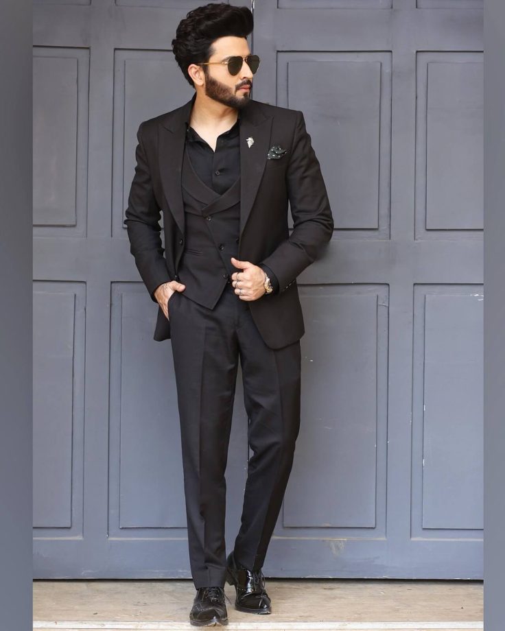 Man In Black Gaurav Khanna, Dheeraj Dhoopar, And Krishna Kaul Look Handsome Hunk In Suit 857320