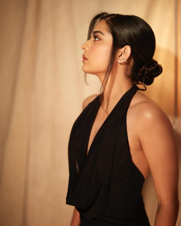 Mithila Palkar & Shriya Saran picture ‘magic woman’ in black backless dresses [Photos] 858718