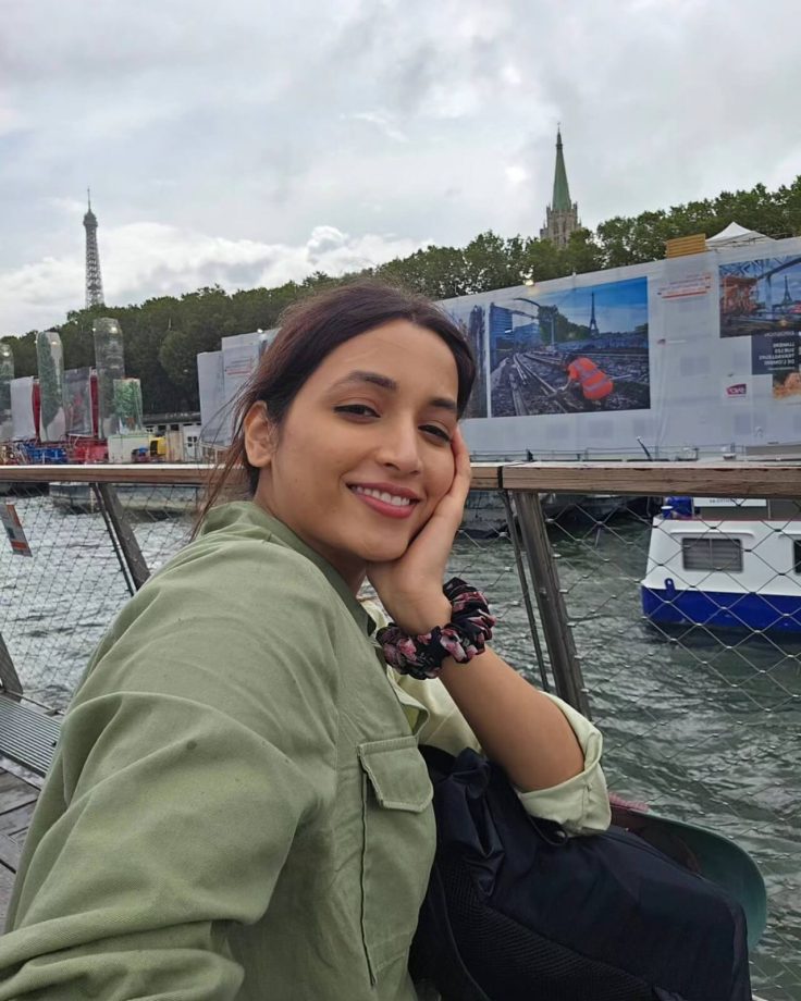 Navya Nanda And Srinidhi Shetty Are Paris Beauties, Take Sneak Peek Into Their Fun Time 857382