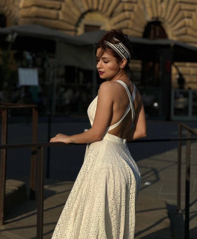 One-piece- Maxi Dress: Be Darling Like Ritika Badiani, Avneet Kaur, And Shehnaaz Gill 859414