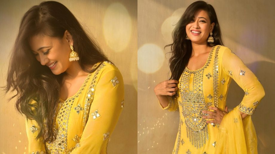 Panchami Fever! Shweta Tiwari shines in yellow mirror work sharara set [Photos] 862779