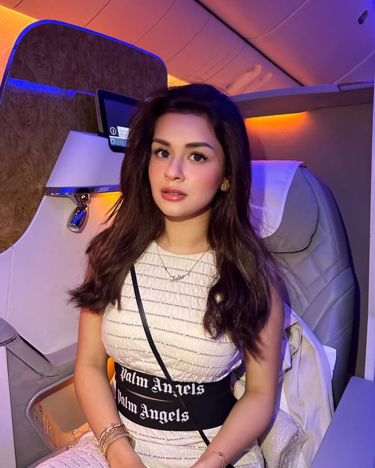 [Photos] Avneet Kaur kick starts her birthday trip, takes luxe Emirates first class 857679