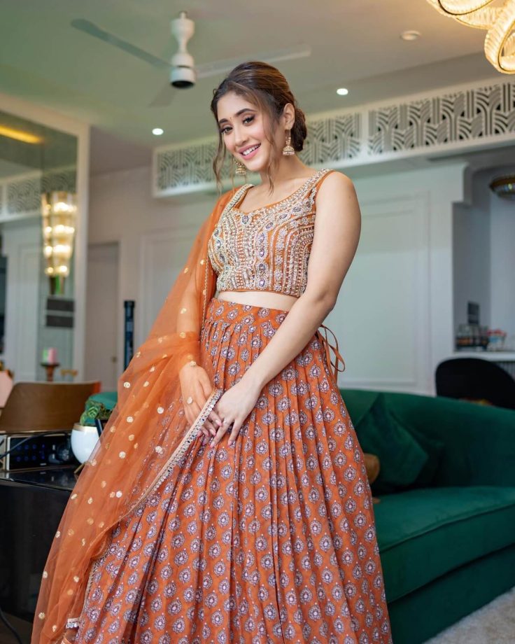 [Photos] Shivangi Joshi, Shraddha Arya & Shweta Tiwari stun in crop top lehengas, take cues 857599