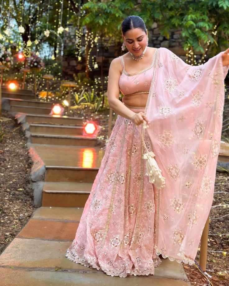 [Photos] Shivangi Joshi, Shraddha Arya & Shweta Tiwari stun in crop top lehengas, take cues 857602