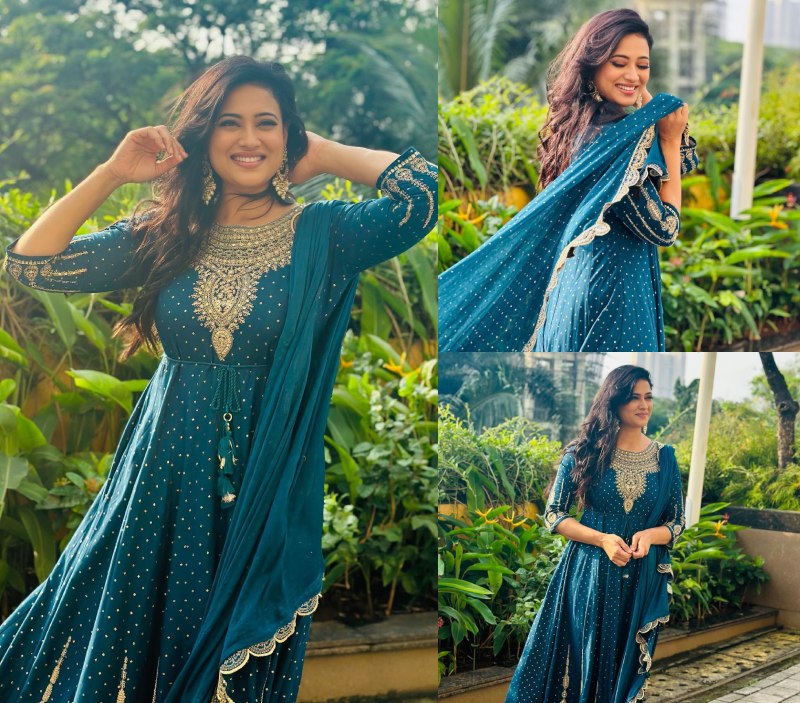 [Photos] Shweta Tiwari Is Vision In Anarkali Suit With Statement Jhumkas 863177