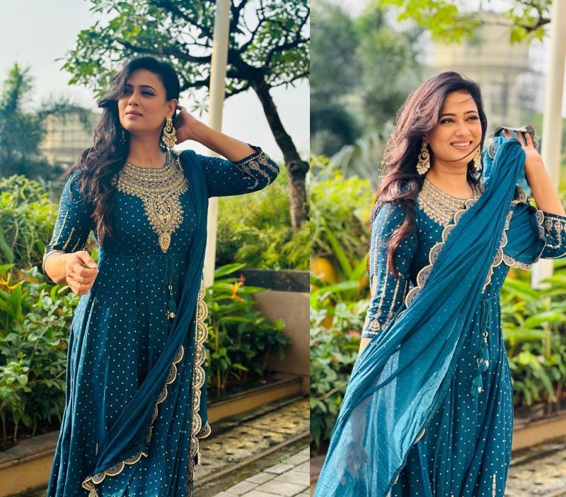 [Photos] Shweta Tiwari Is Vision In Anarkali Suit With Statement Jhumkas 863176