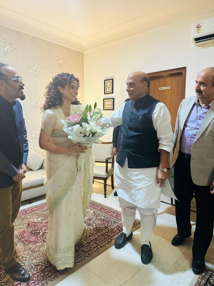 Proud moment! Defence Minister Rajnath Singh and other dignitaries from the Indian Air Force attend special screening of Tejas organized by the team at the Indian Airforce Auditorium! 863416