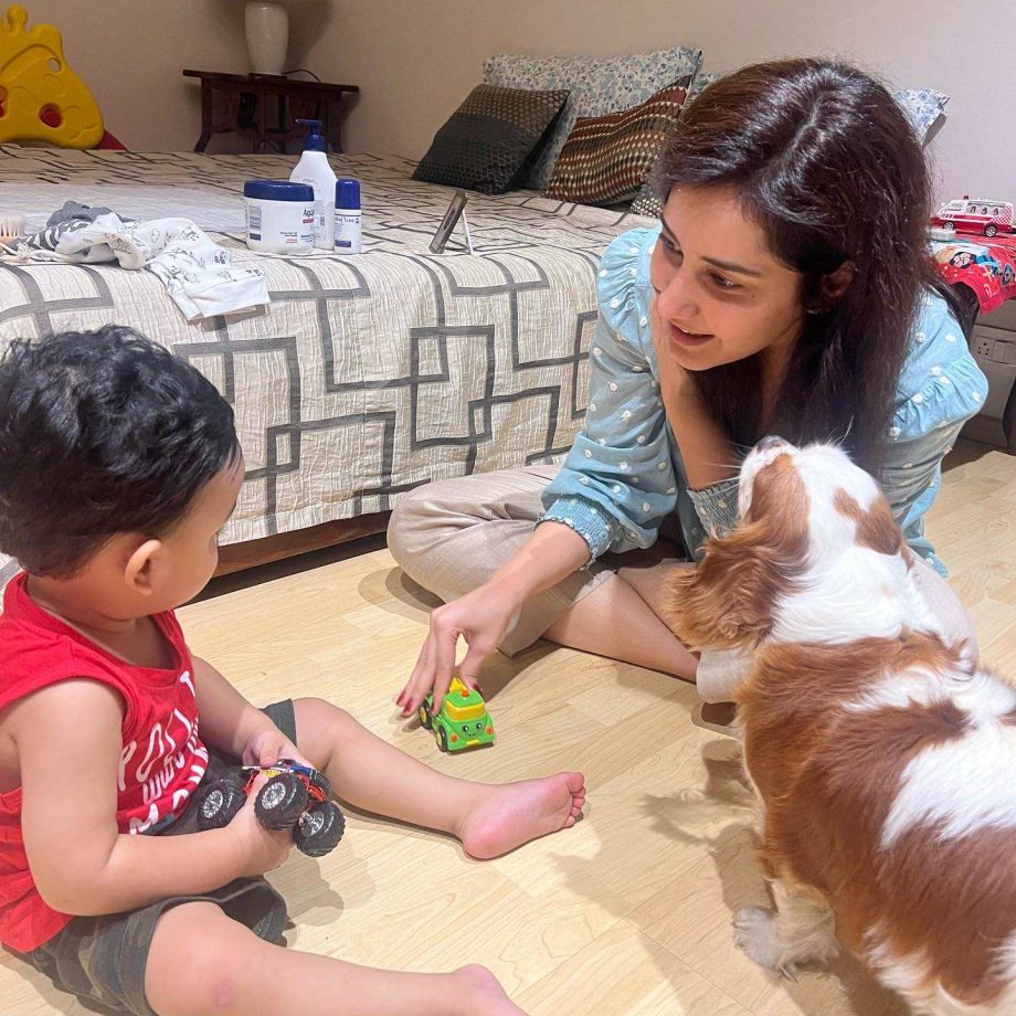 Raashi Khanna Gets Candid With Kajal Aggarwal And Her Son Neil Kitchlu, Photos Go Viral 861639