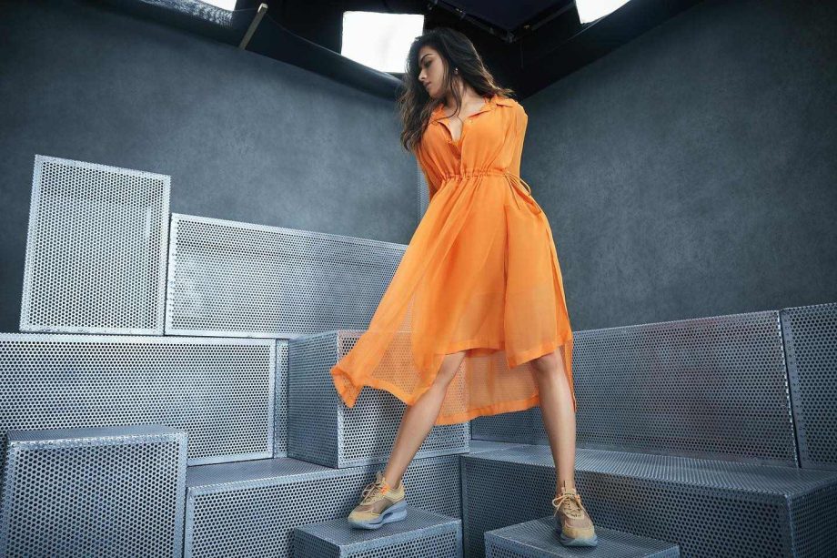 Rashmika Mandanna's Minimal Aesthetic In Trendy Outfits, Take Cues 865824