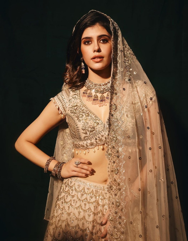 Sanjana Sanghi is living work of art in ivory silk embroidered lehenga design [Photos] 862359