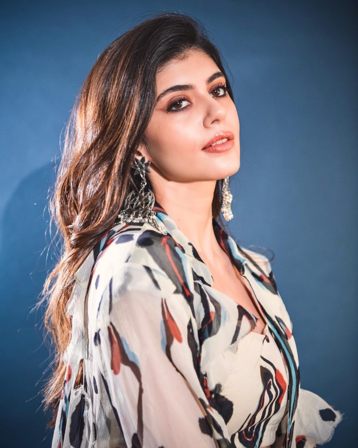 Sanjana Sanghi keeps the ‘funk’ intact in Rs. 55000 abstract print co ord set [Photos] 862697