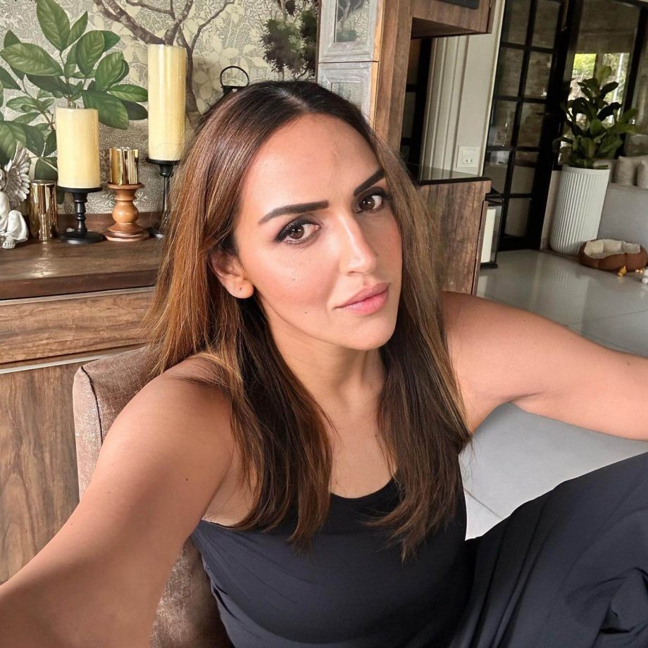 Shanaya Kapoor, Esha Deol, And Sonakshi Sinha Get Candid In Selfie Photos, See Here 858193