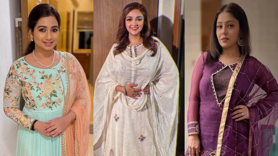 Trendy kurti neck designs: Sunidhi Chauhan, Monali Thakur and Shreya Ghosal’s picks 857591