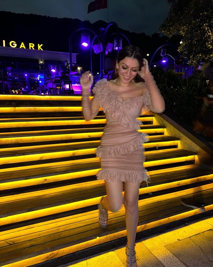 Up your ruffle game in mini dress like Hansika Motwani [Photos] 859254