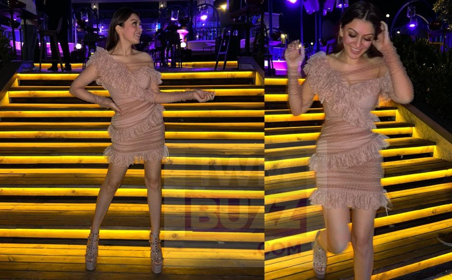 Up your ruffle game in mini dress like Hansika Motwani [Photos] 859298