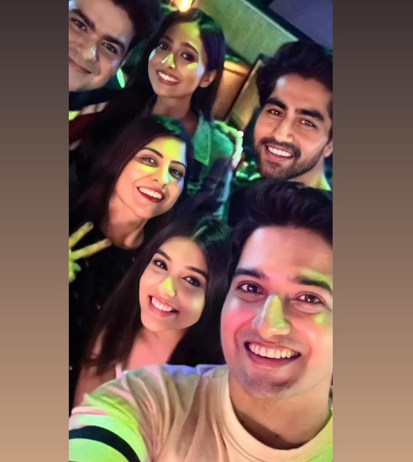 Yeh Rishta Kya Kehlata Hai Actors Harshad Chopda And Pranali Rathod Pose With Their Onscreen Siblings- Check Here 864103