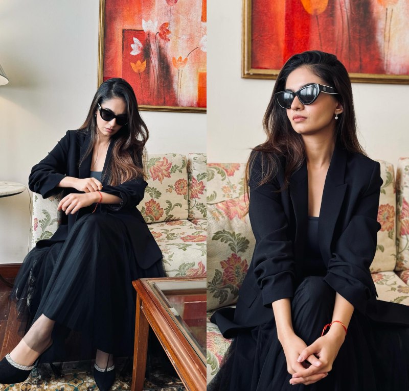 Anushka Sen's Black Skirt Top And Blazer Look Exudes Bridgerton Vibes, Sneak Peek 867798