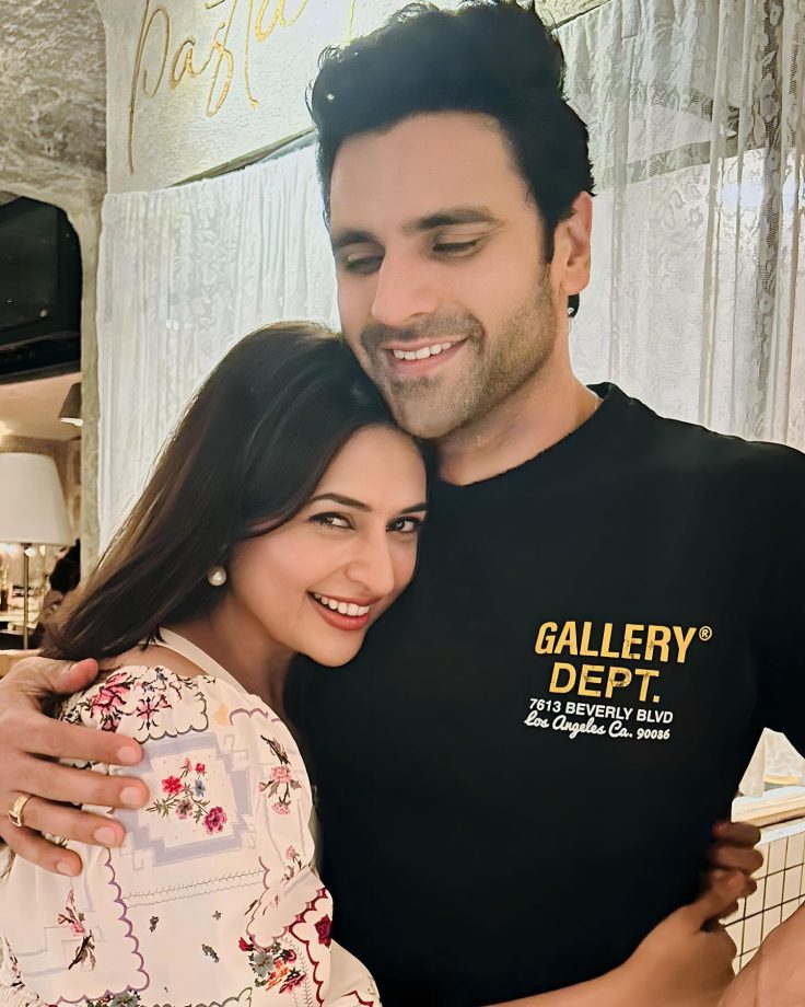 Divyanka Tripathi and Vivek Dahiya's adorable PDA sets internet abuzz, Check out 868194