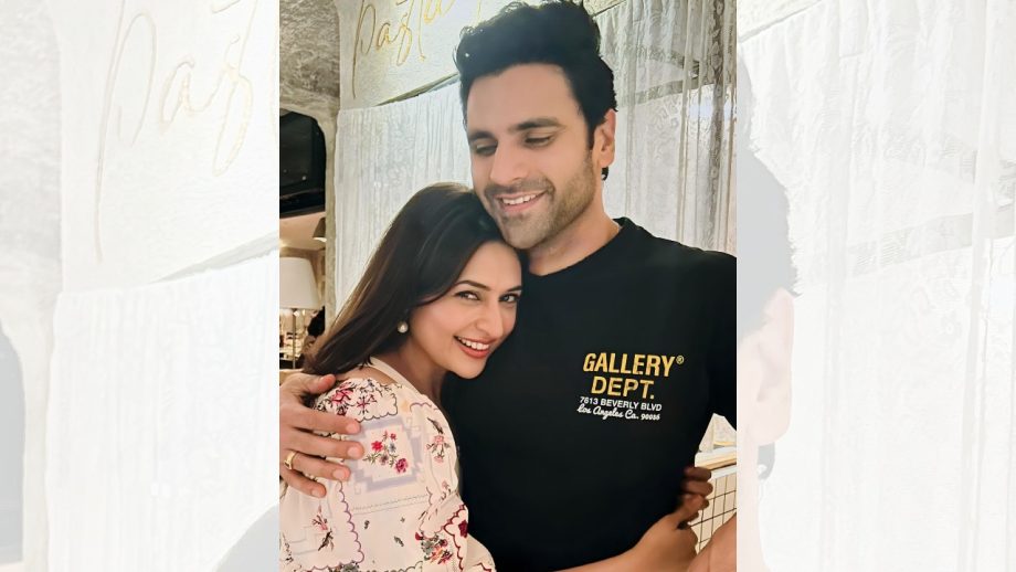 Divyanka Tripathi and Vivek Dahiya's adorable PDA sets internet abuzz, Check out 868193