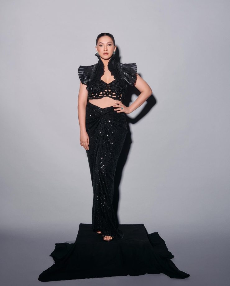 Gauahar Khan Poses Like Chic Trophy In Black Shimmery Dress, Take A Look 870943