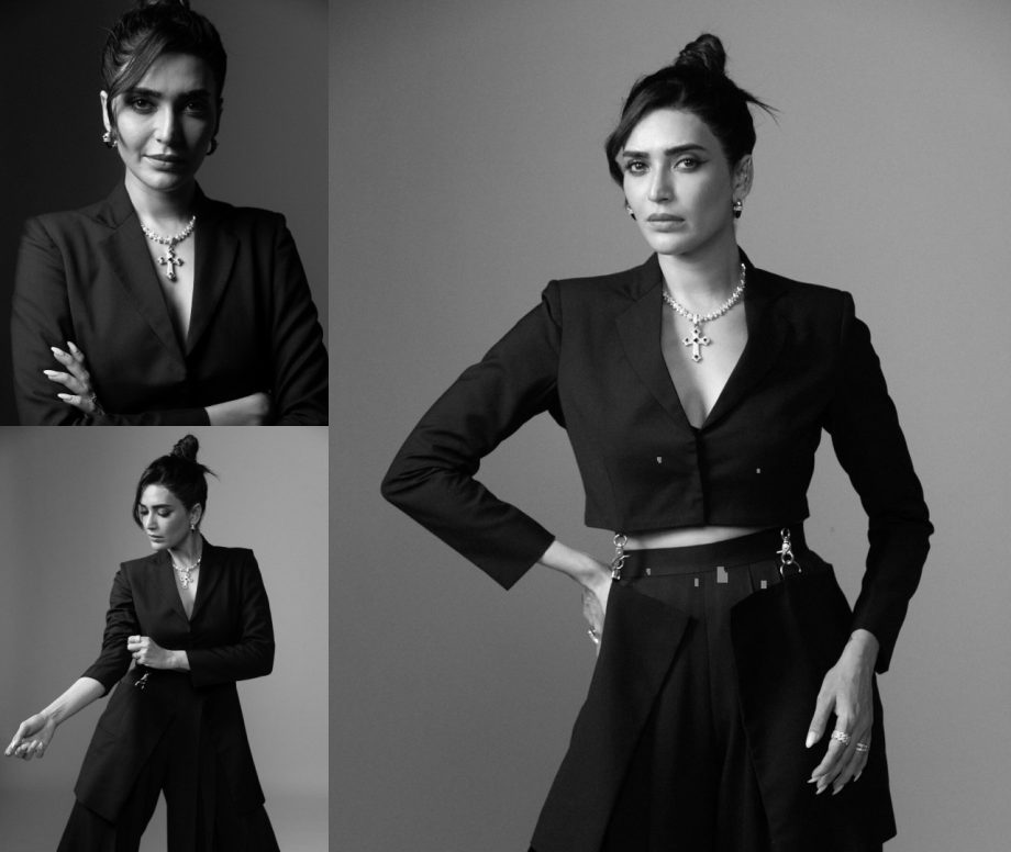 Karishma Tanna Looks Like A Piece Of 'Art' In Monochromatic Photos 871023