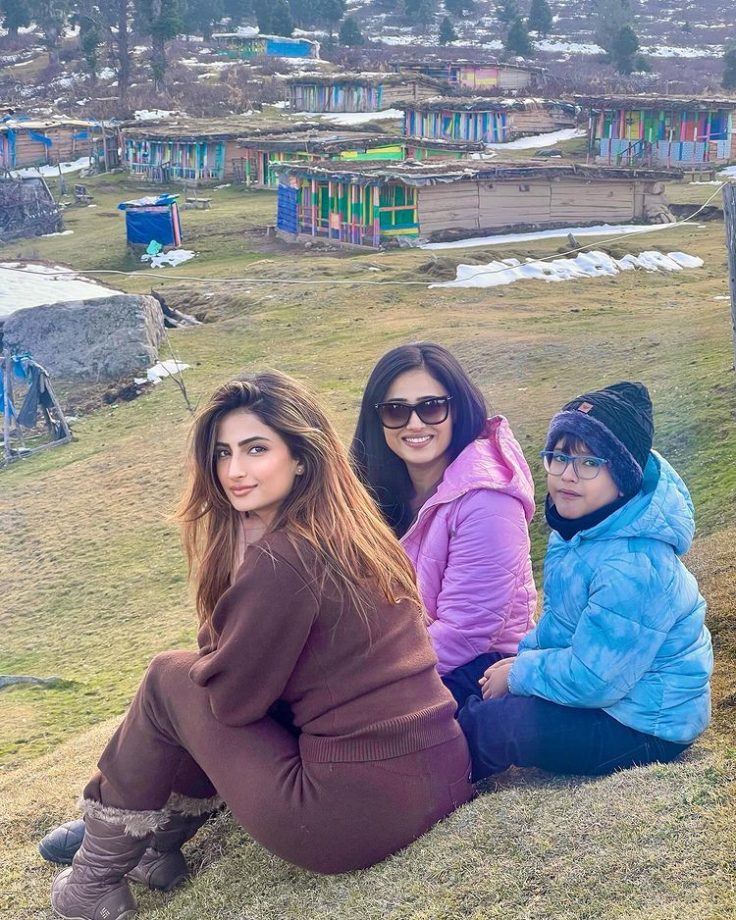 'Like Mother Like Daughter,' Shweta Tiwari Poses With Palak Tiwari, Vacay Goals 870645