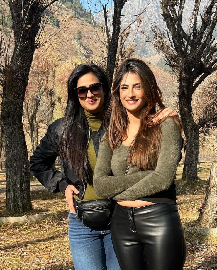 'Like Mother Like Daughter,' Shweta Tiwari Poses With Palak Tiwari, Vacay Goals 870646