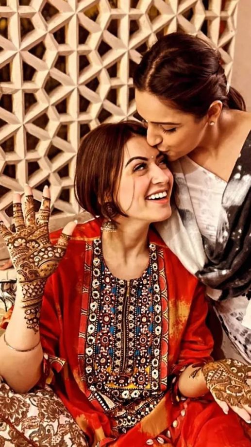 Mehendi Designs For Newlywed This Karwa Chauth, Parineeti Chopra To Athiya Shetty 866020