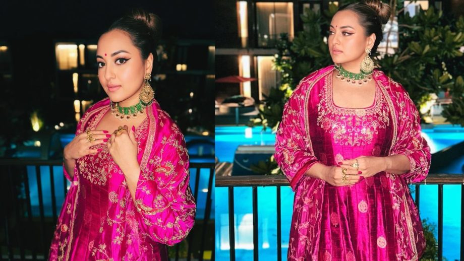 Steal Hearts This Wedding Season Like Sonakshi Sinha In Pink Anarkali With Green Necklace 870940