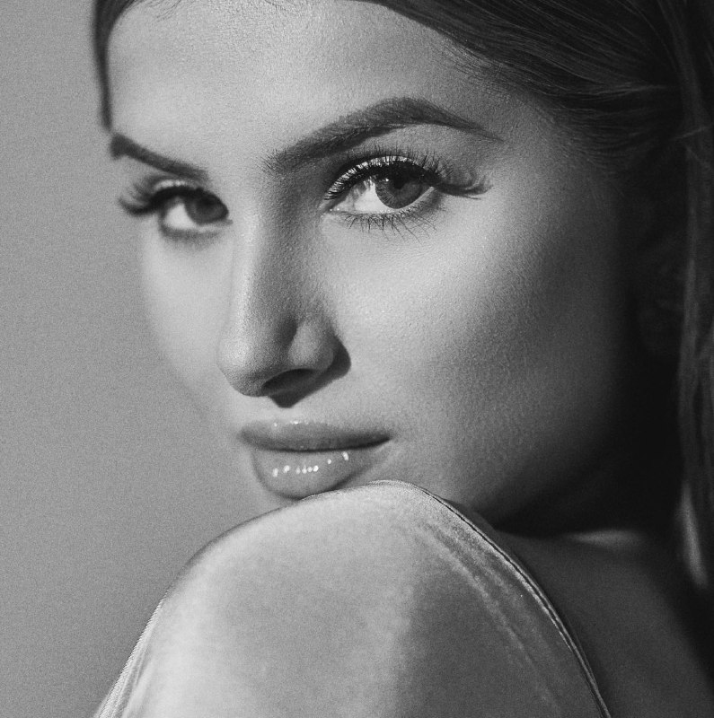 Tara Sutaria Makes Hearts Beat In Black And White Closeup Photo 867352