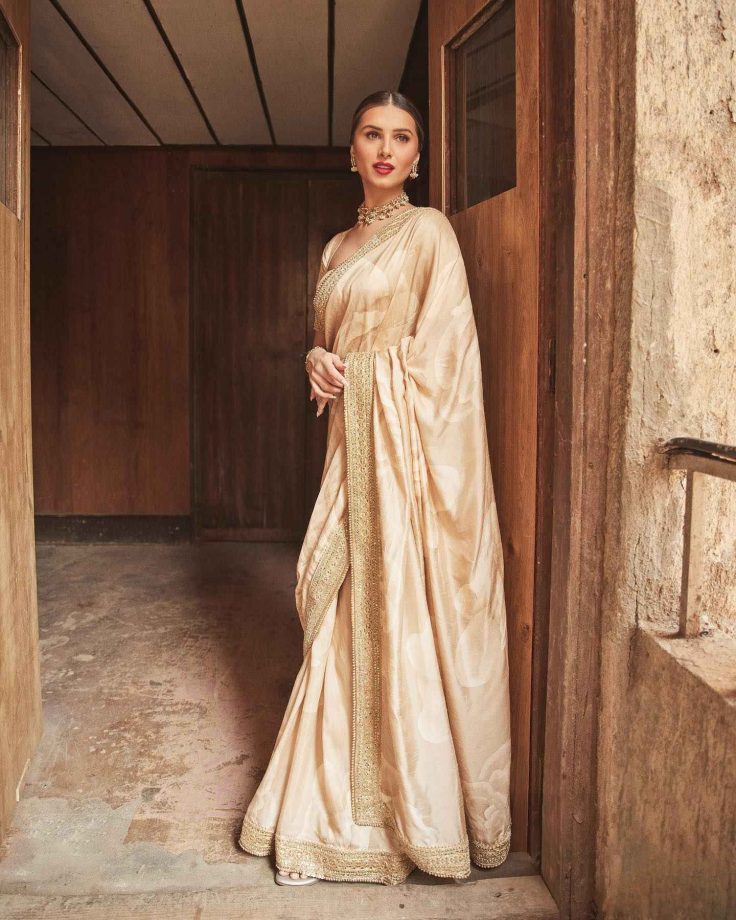 Tara Sutaria Spells Classic Magic In Golden Saree, Necklace & Rose Bun 866467