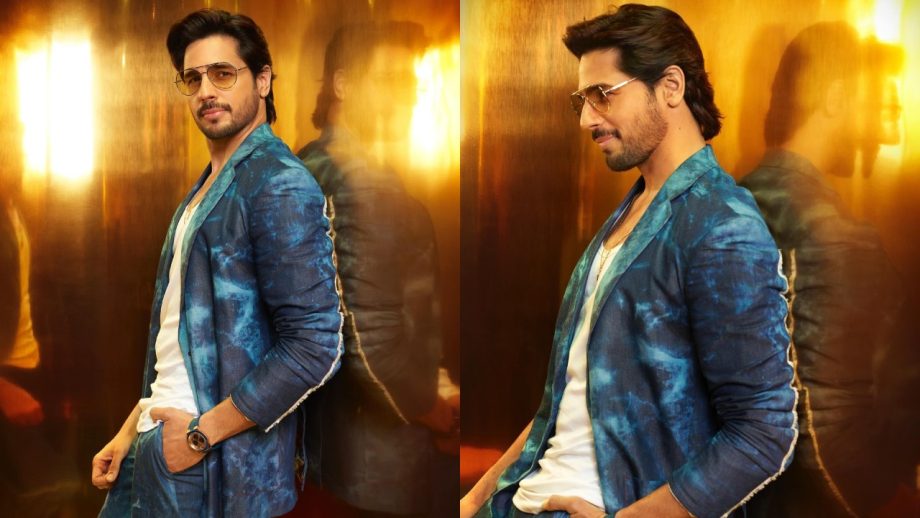 Tie-Dye Suits For Men: Bollywood actor Sidharth Malhotra’s style guide 870120