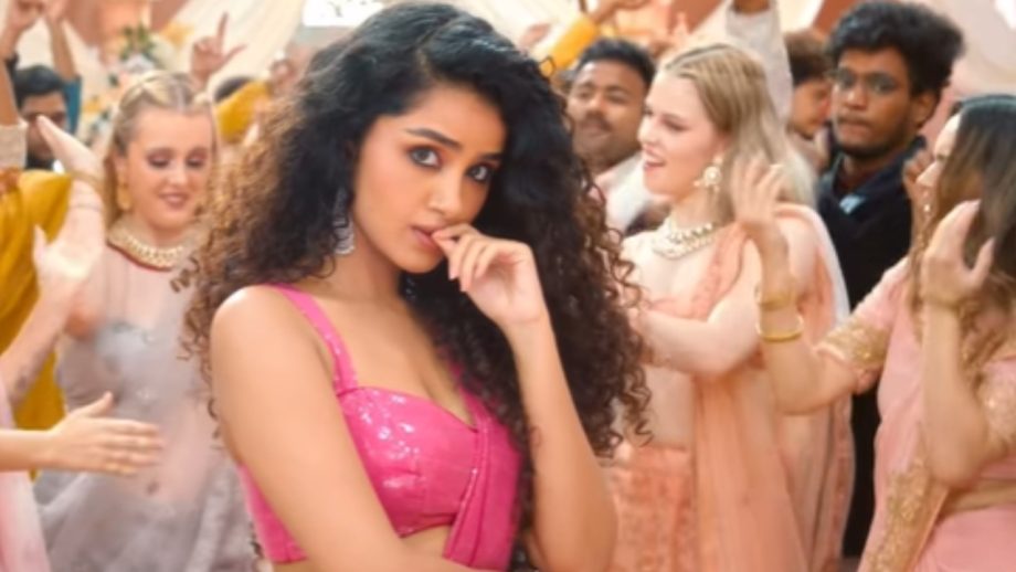 Watch: Anupama Parameswaran sets internet ablaze in pink sequin saree for Tillu Square’s “Radhika” 870775