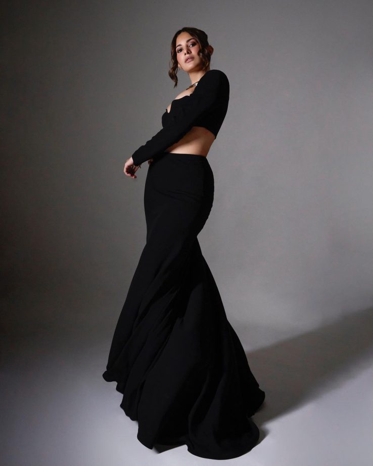 Amyra Dastur Looks 'Too Hot' In Black Bralette And Fishtail Skirt 873035