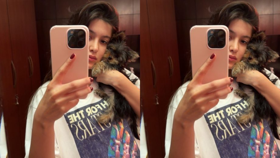 Cuteness Overloaded! Shanaya Kapoor Poses With Pet Dog In Mirror Selfie 875341