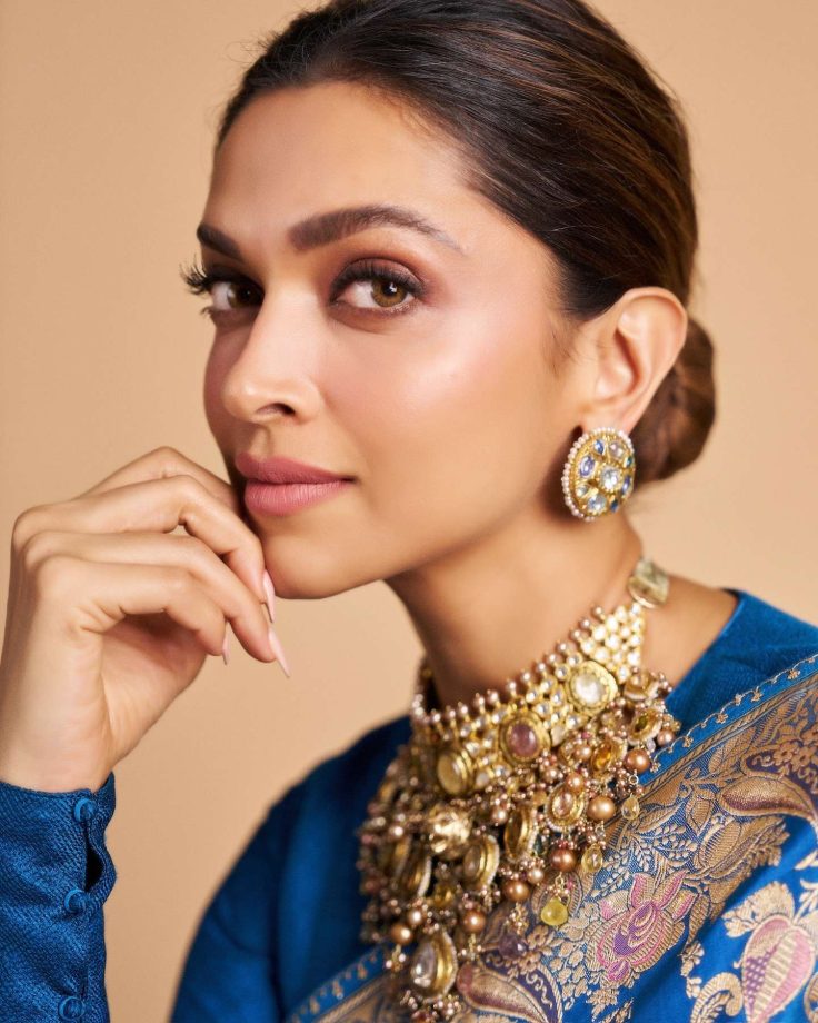 Deepika Padukone Redefines Royalty In Blue Banarasi Saree 875289