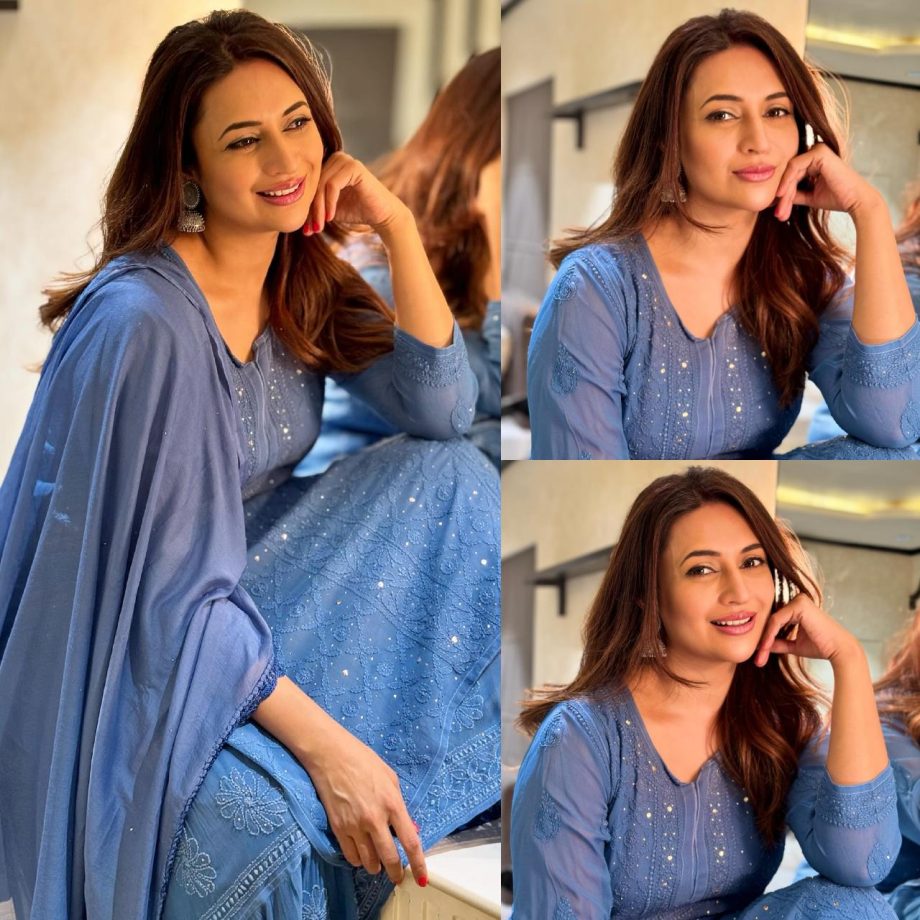 Divyanka Tripathi shines in sequinned blue kurti, take cues 874854