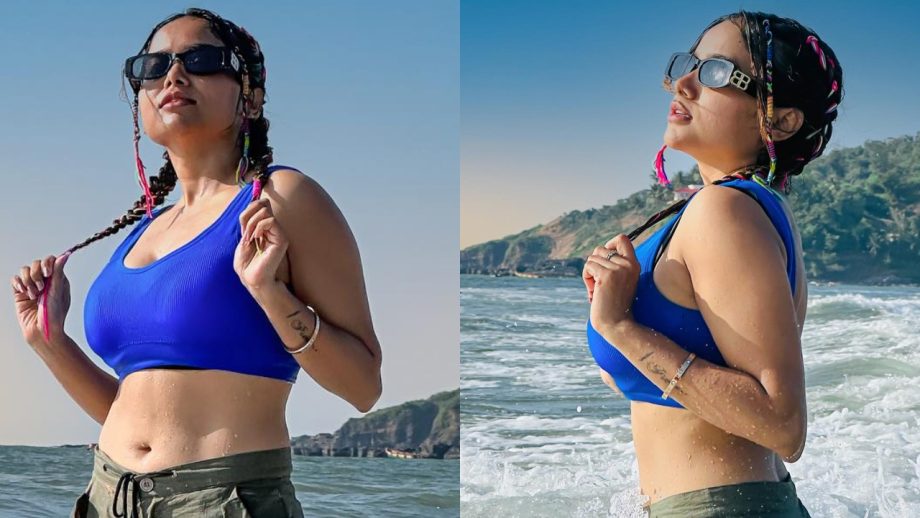 Hotness Alert! Manisha Rani flaunts toned midriff in blue sports bra and cargo pant 872041