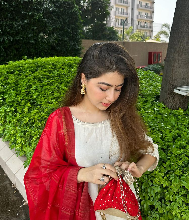 In Photos: Aditi Bhatia And Her Obsession With Jhumkas 872104