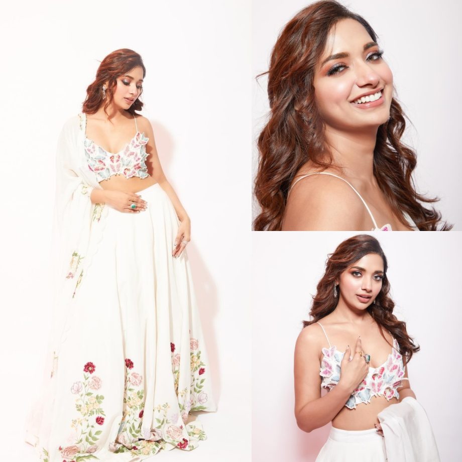 Jiya Shankar turns divine in white floral lehenga set worth Rs 73,000 [Photos] 871893