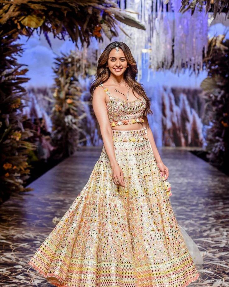Malavika Mohanan, Rakul Preet Singh, And Hansika Motwani's Ethnic Elegance In Lehenga 876107