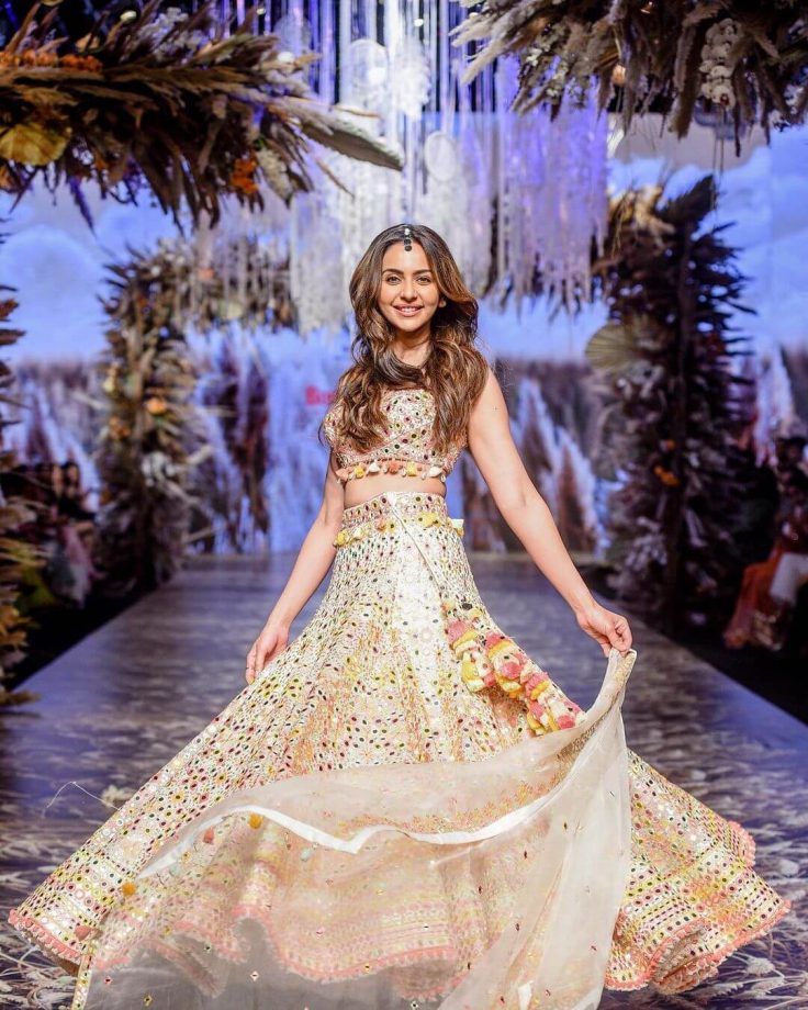 Malavika Mohanan, Rakul Preet Singh, And Hansika Motwani's Ethnic Elegance In Lehenga 876108
