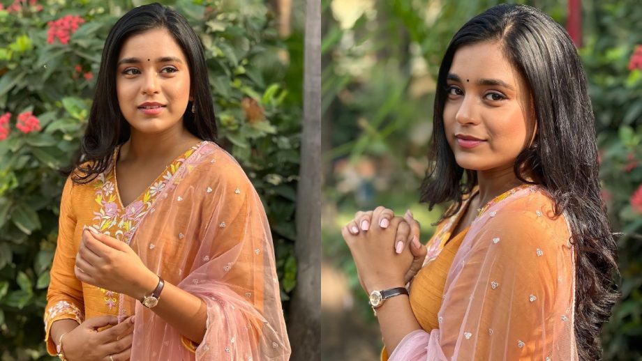 Sumbul Touqeer's Orange Chikankari Kurta Set Is A 'Gorgeous' Go-to Outfit 872227