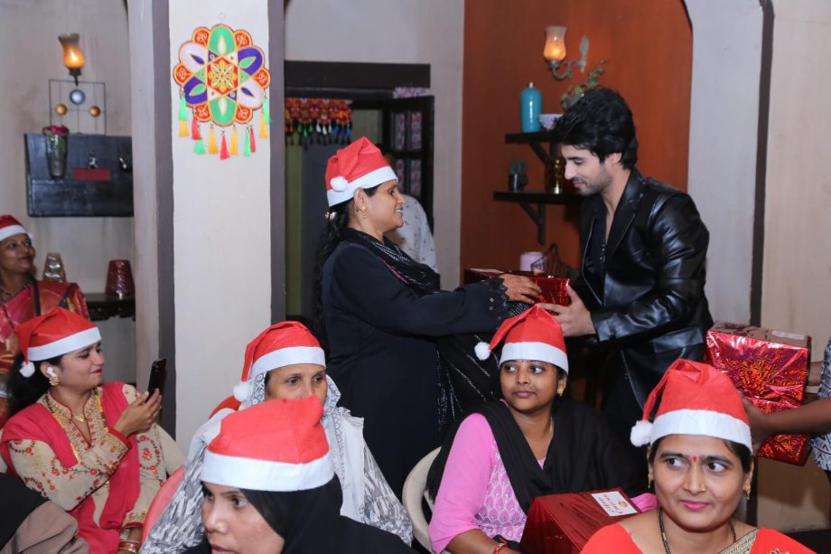 Zee TV hosts Christmas bash on the sets of ‘Kaise Mujhe Tum Mil Gaye’ and ‘Kumkum Bhagya’ 875524